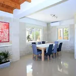Villa Diktynna - Embrace the endless blue