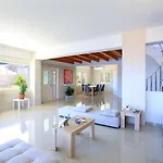 Villa Diktynna - Embrace the endless blue