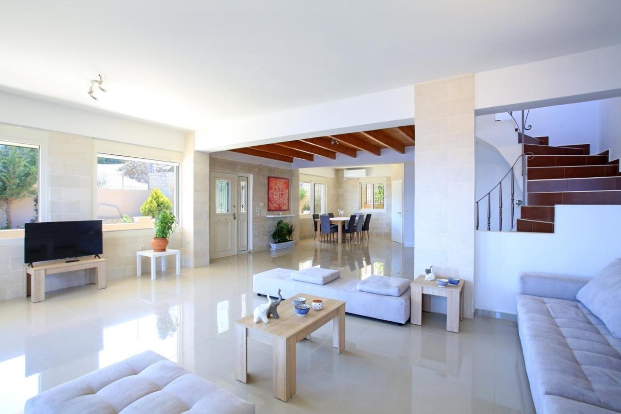 Diktynna - Embrace The Endless Blue Villa